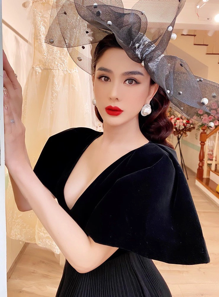 Lâm khánh chi ăn mày quá khứ đi biển vẫn quyết phải mặc đẹp lộng lẫy như công chúa - 4
