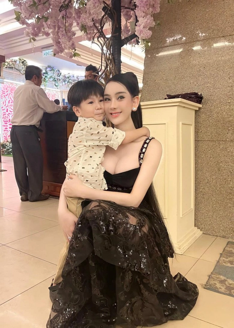 Lâm khánh chi mặc chiếc áo thị phi đón sinh nhật tuổi 44 body mẹ đơn thân trông mòn con mắt - 6