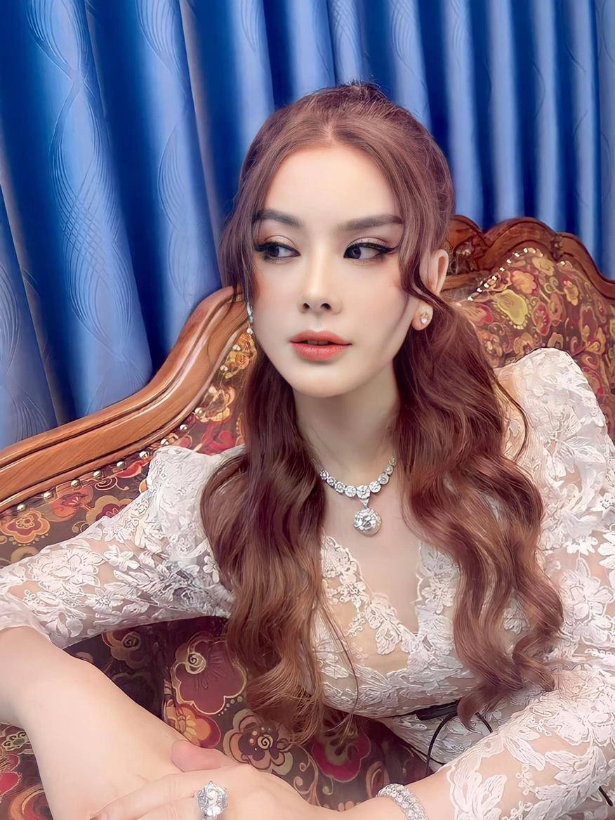 Lâm khánh chi thừa nhận nợ nần vì chuyển giới nhan sắc từng trồi sụt thất thường - 2