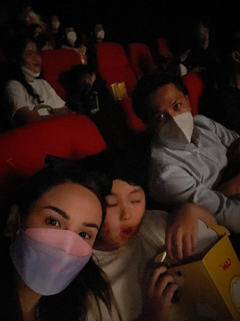Làm mẹ đơn thân hoa hậu diễm hương hiếm hoi đăng ảnh gia đình ứng xử được khen nức nở - 3