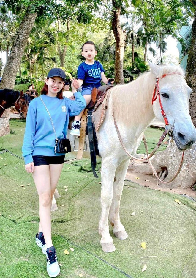 Làm mẹ đơn thân ly kute được khen khuôn mặt ngày càng đẹp phúc hậu nhiều tiền con lại ngoan - 14