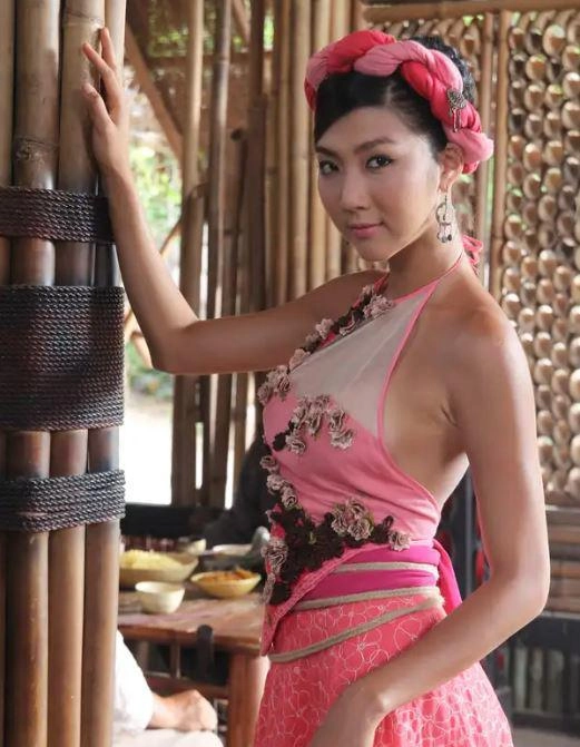Làm mẹ đơn thân ngọc quyên mua 1 ổ bánh mì ăn cả ngày dành tiền nuôi con học mầm non ở mỹ - 1
