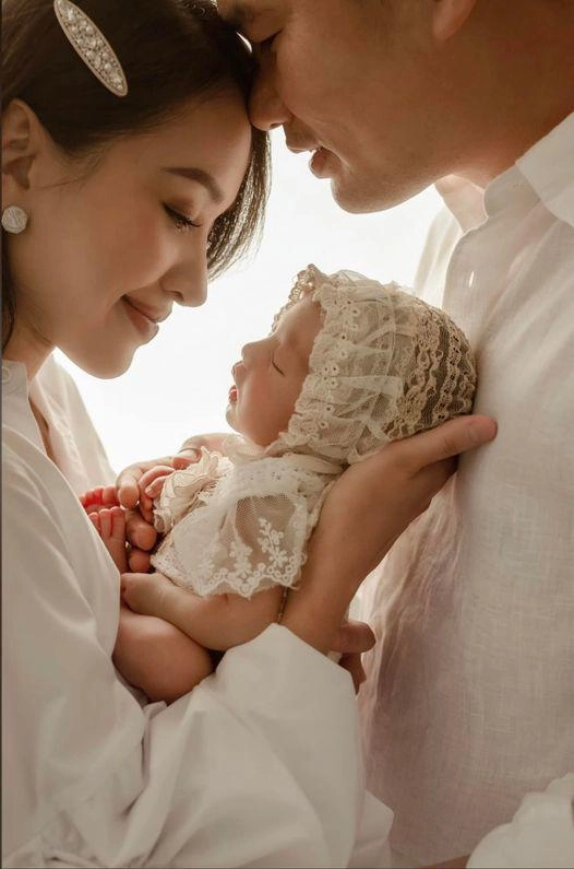 Làm mẹ sau 13 năm tuổi u40 vân hugo khoe con gái búp bê lã thanh huyền btv hoài anh nức nở - 1