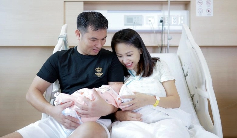 Làm mẹ sau 13 năm tuổi u40 vân hugo khoe con gái búp bê lã thanh huyền btv hoài anh nức nở - 7