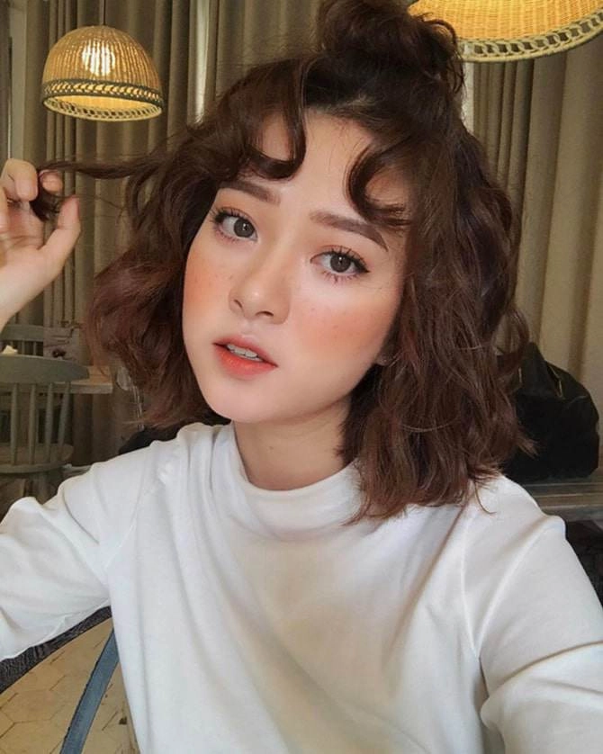 Làm mới bản thân nàng trẻ trung tươi tắn với những kiểu tóc uốn mì tôm dẫn đầu xu hướng - 1