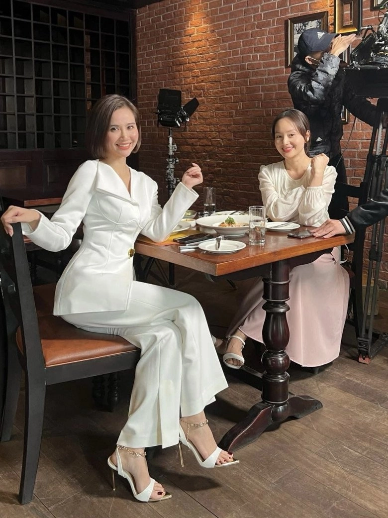 Làm stylist thương ngày nắng về không đơn giản lan phương mặc 200 cái váy body phan minh huyền gây khó dễ - 3