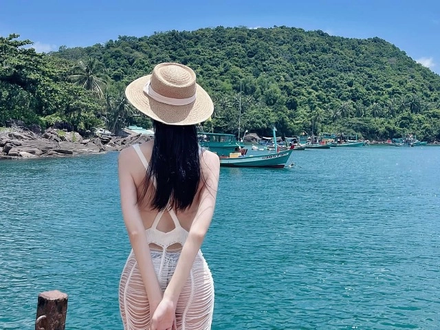 Lâm tâm như đi ăn cưới mặc đồ bên còn bên mất sexy quên lối về khoe bộ phận cực phẩm như gái trẻ - 11