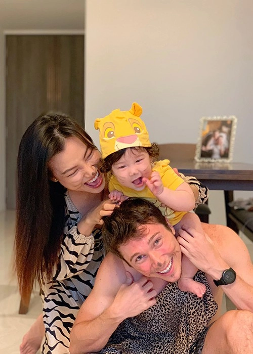 Lần đầu đi máy bay con cường đôla ngoan ngoãn leon khiến hà hồ muốn đội quần - 5