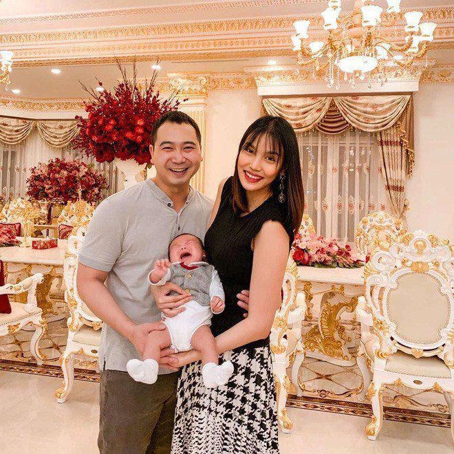 Lan khuê hiếm hoi khoe con trai cậu bé càng lớn càng giống bố đại gia tập đoàn siêu giàu - 1
