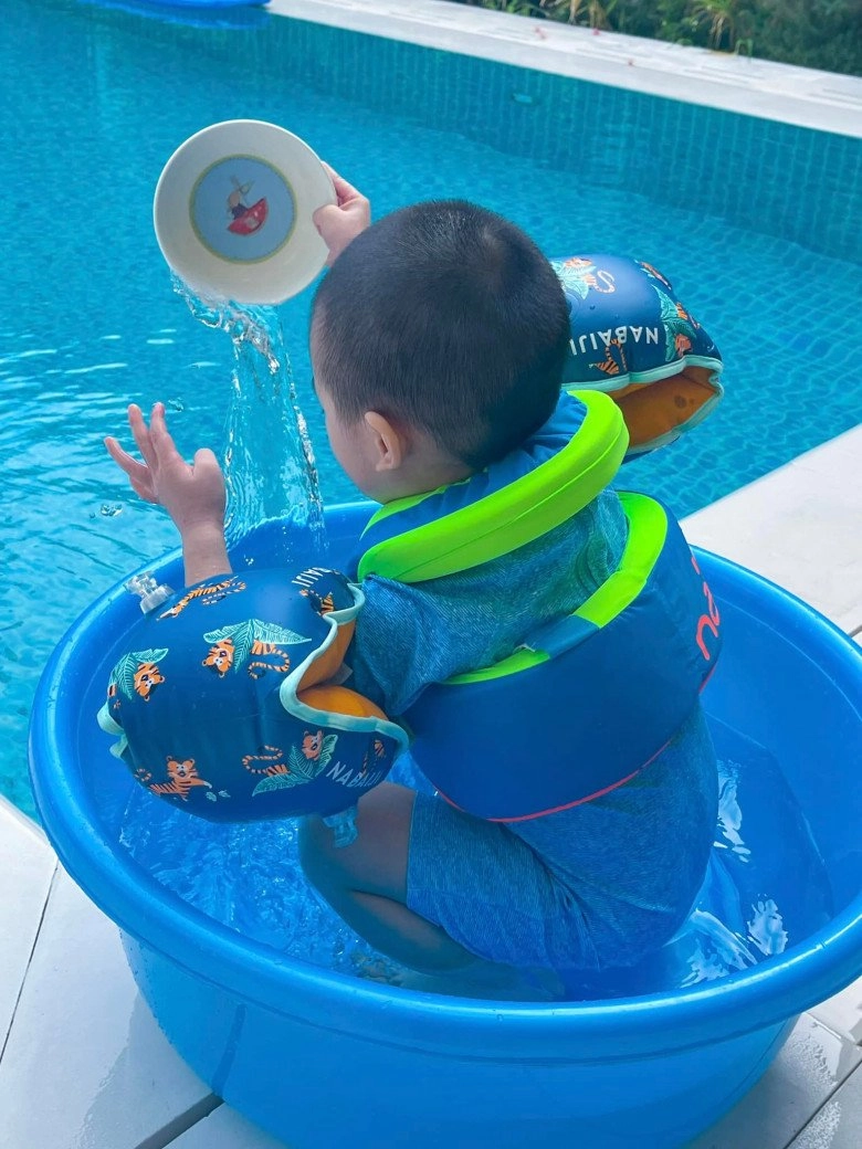 Lan khuê hiếm hoi khoe con trai cậu bé càng lớn càng giống bố đại gia tập đoàn siêu giàu - 7
