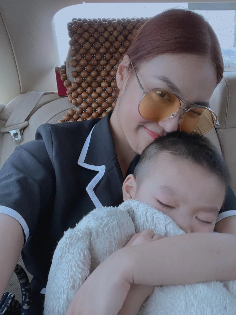 Lan khuê hiếm hoi khoe con trai cậu bé càng lớn càng giống bố đại gia tập đoàn siêu giàu - 13