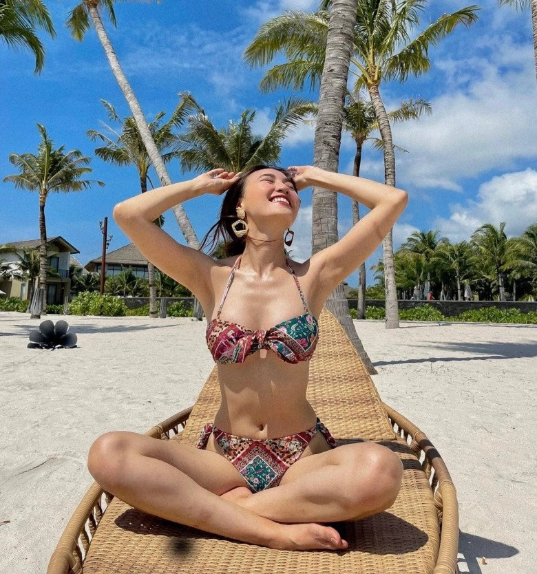 Lan ngọc gợi cảm đạt đỉnh diện bikini cọng thun quay sát màn hình body không điểm trừ - 5