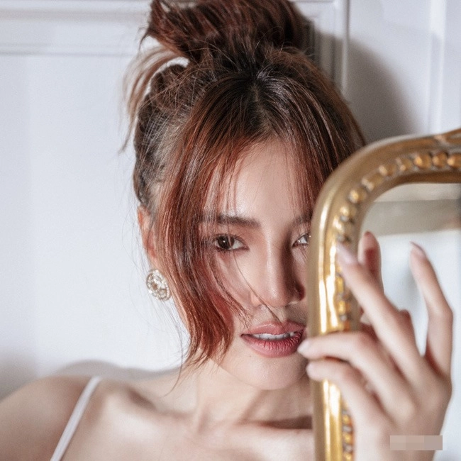 Lan ngọc khoe bờ vai gợi cảm xứng danh ngọc nữ dù màu son ai nhìn cũng thấy sai - 5