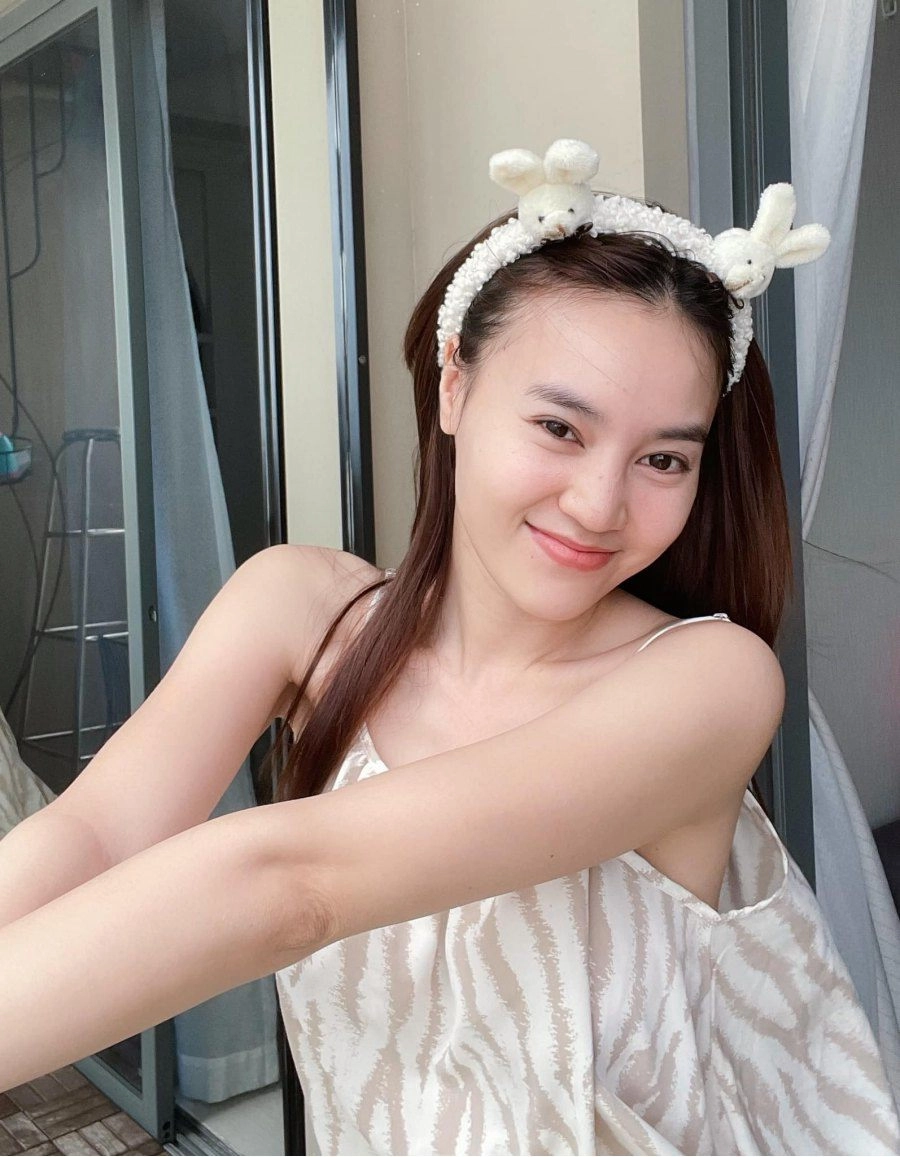 Lan ngọc khoe bờ vai gợi cảm xứng danh ngọc nữ dù màu son ai nhìn cũng thấy sai - 7