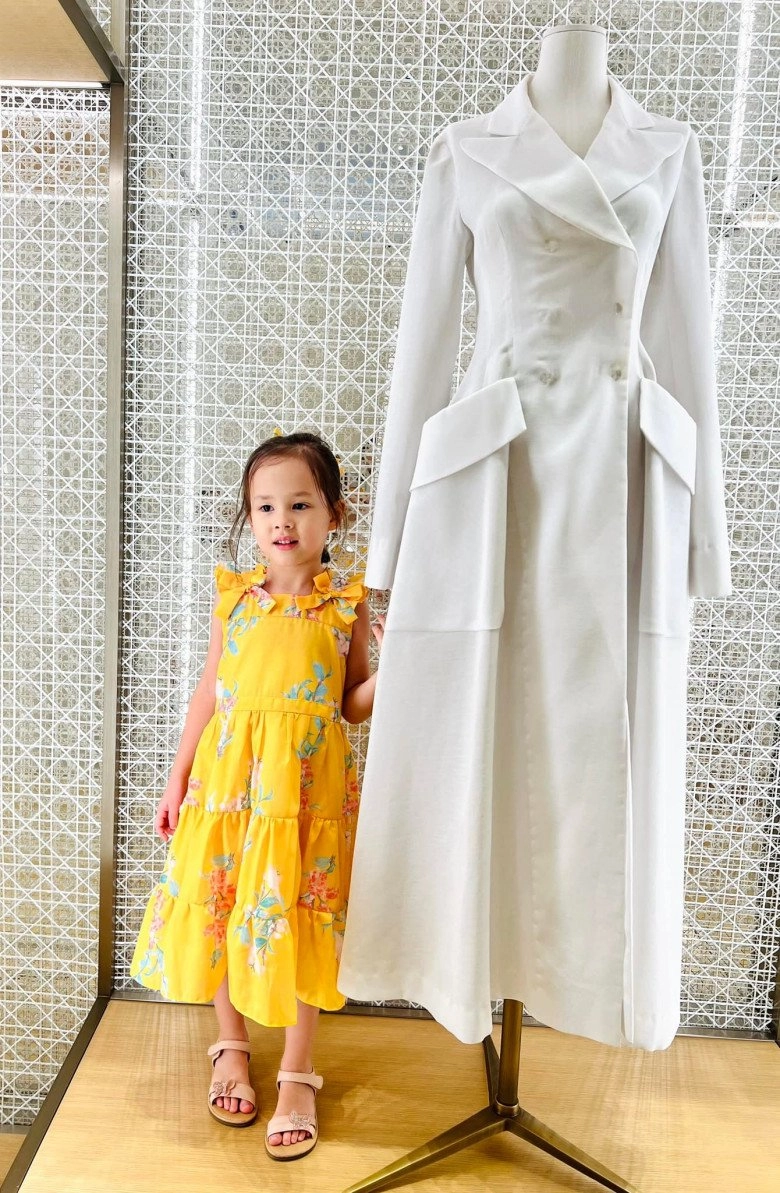 Lan phương nấm lùn lấy chồng tây 2m04 con gái lai 4 tuổi cao vượt trội - 5