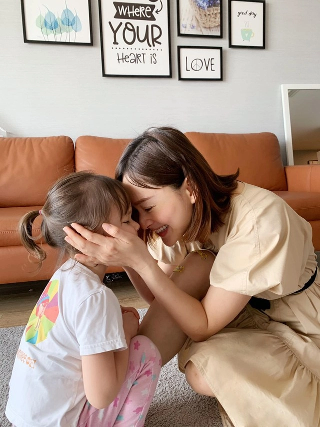 Lan phương và chồng tây cao 2m04 khoe con gái thứ 2 xinh như thiên thần chiều cao không kém chị lớn - 9