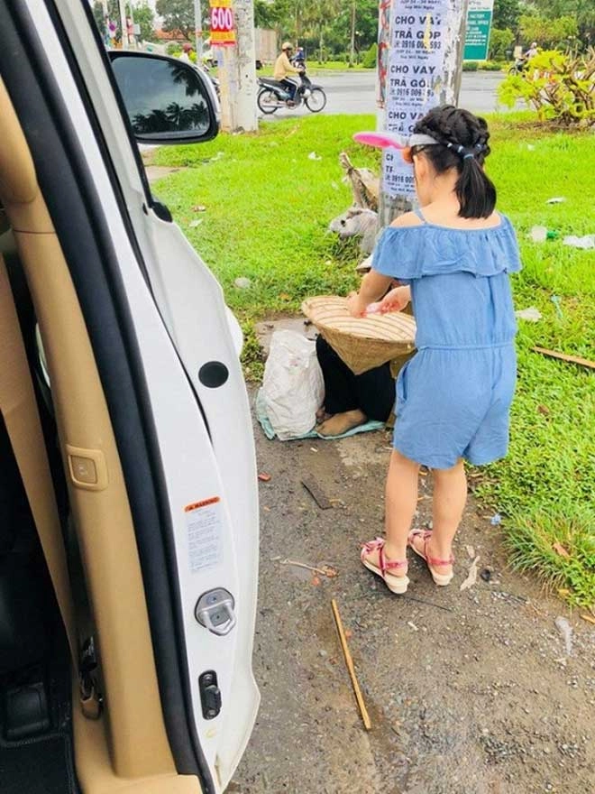 Lâu không xuất hiện con gái thủy tiên giờ tóc dài như thiếu nữ mẹ tự hàokhoe thêm - 7