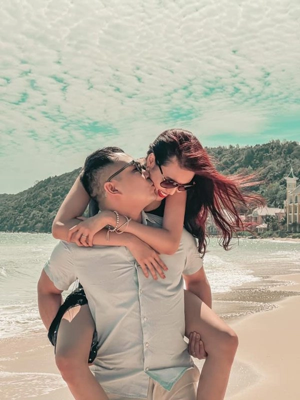Lấy chồng đại gia nữ siêu mẫu ngồi ăn sáng vẫn dát đầy hàng hiệu - 5