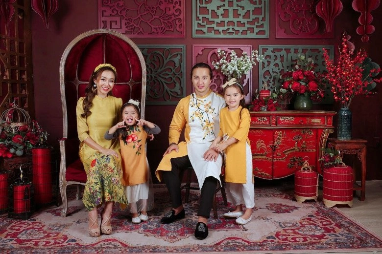 Lấy trai đẹp kazakhstan mẹ việt có con xinh như búp bê cảnh chồng chăm con hút triệu người xem - 2