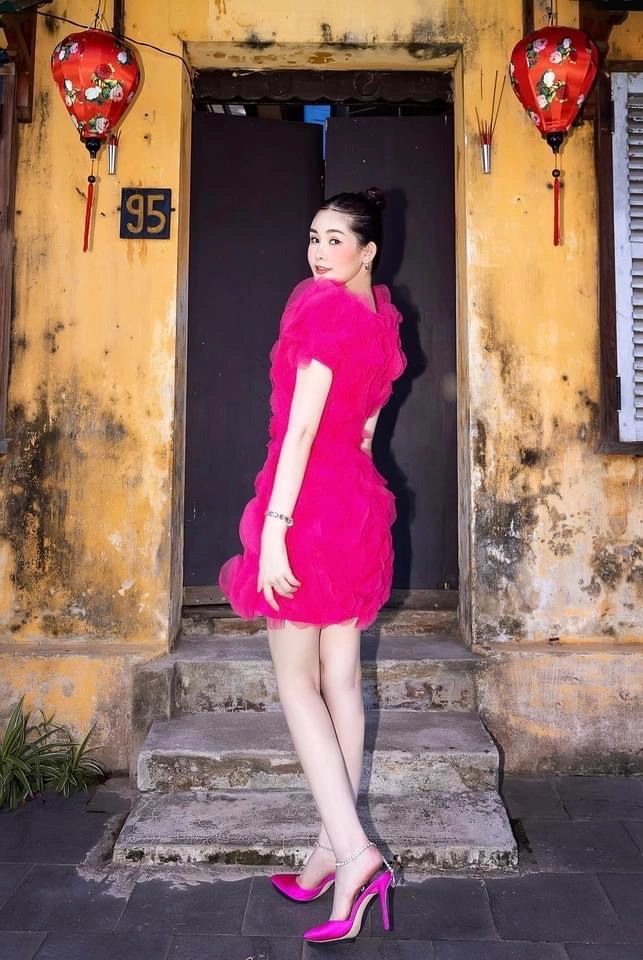 Lê âu ngân anh lộ diệntrước khi lên xe hoa với style tiểu thư so với cô giáomidu ngày càng kín đáo - 11
