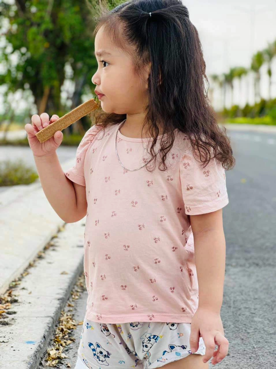 Lê dương bảo lâm lần đầu xin lỗi vì mê con nhỏbỏ quên con lớn cho mặc đồ 40 nghìn - 3