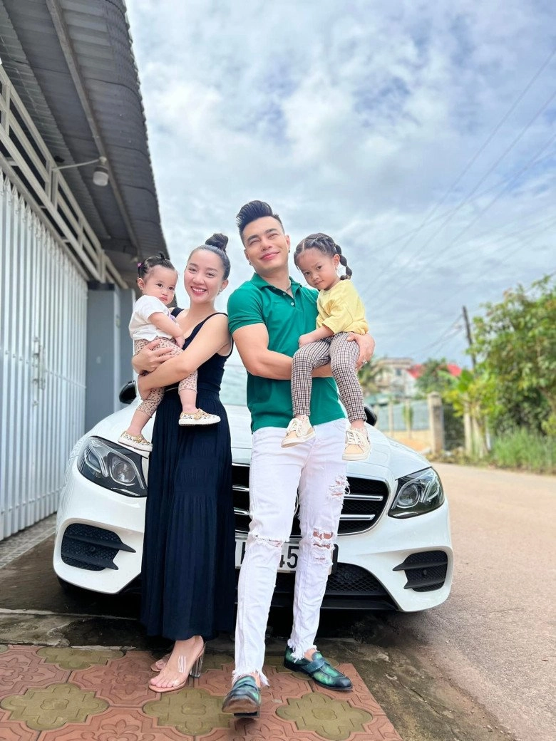 Lê dương bảo lâm thu nhập 3 tỷtháng lễ đầy tháng của quý tử độc nhất giản dị bất ngờ - 1