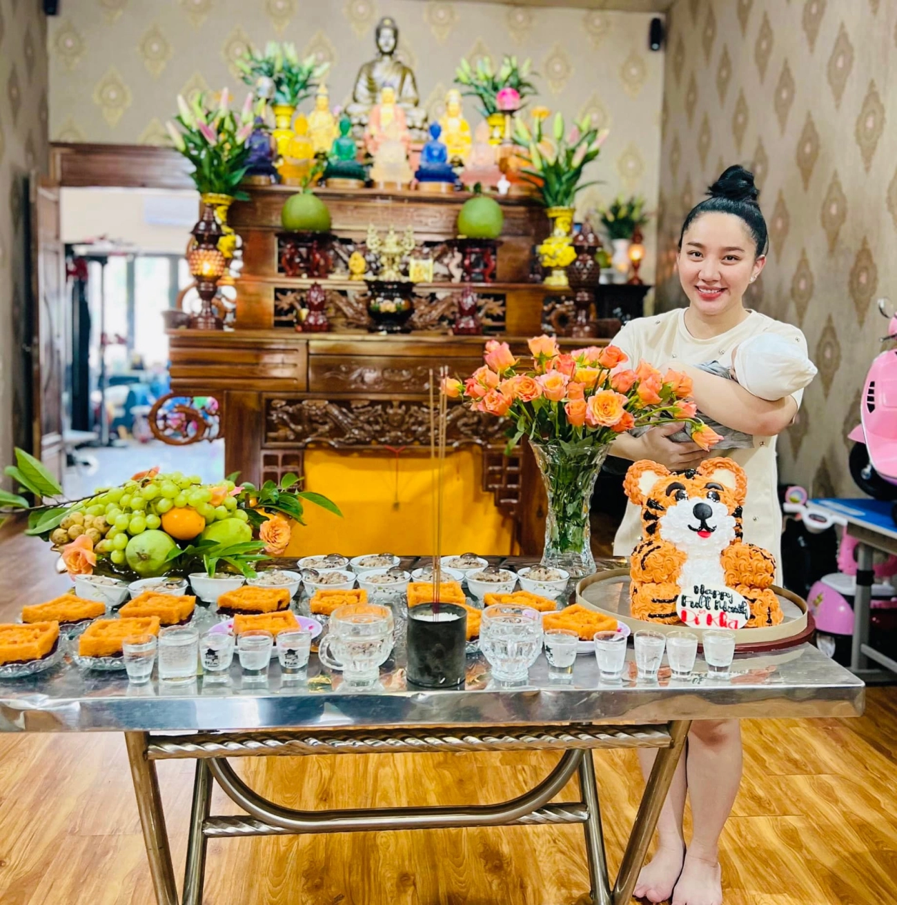 Lê dương bảo lâm thu nhập 3 tỷtháng lễ đầy tháng của quý tử độc nhất giản dị bất ngờ - 4