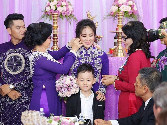 Lê phương khoe ảnh con riêng tình cảm với ba dượng nóichuyện sắp sinh thêm con - 4