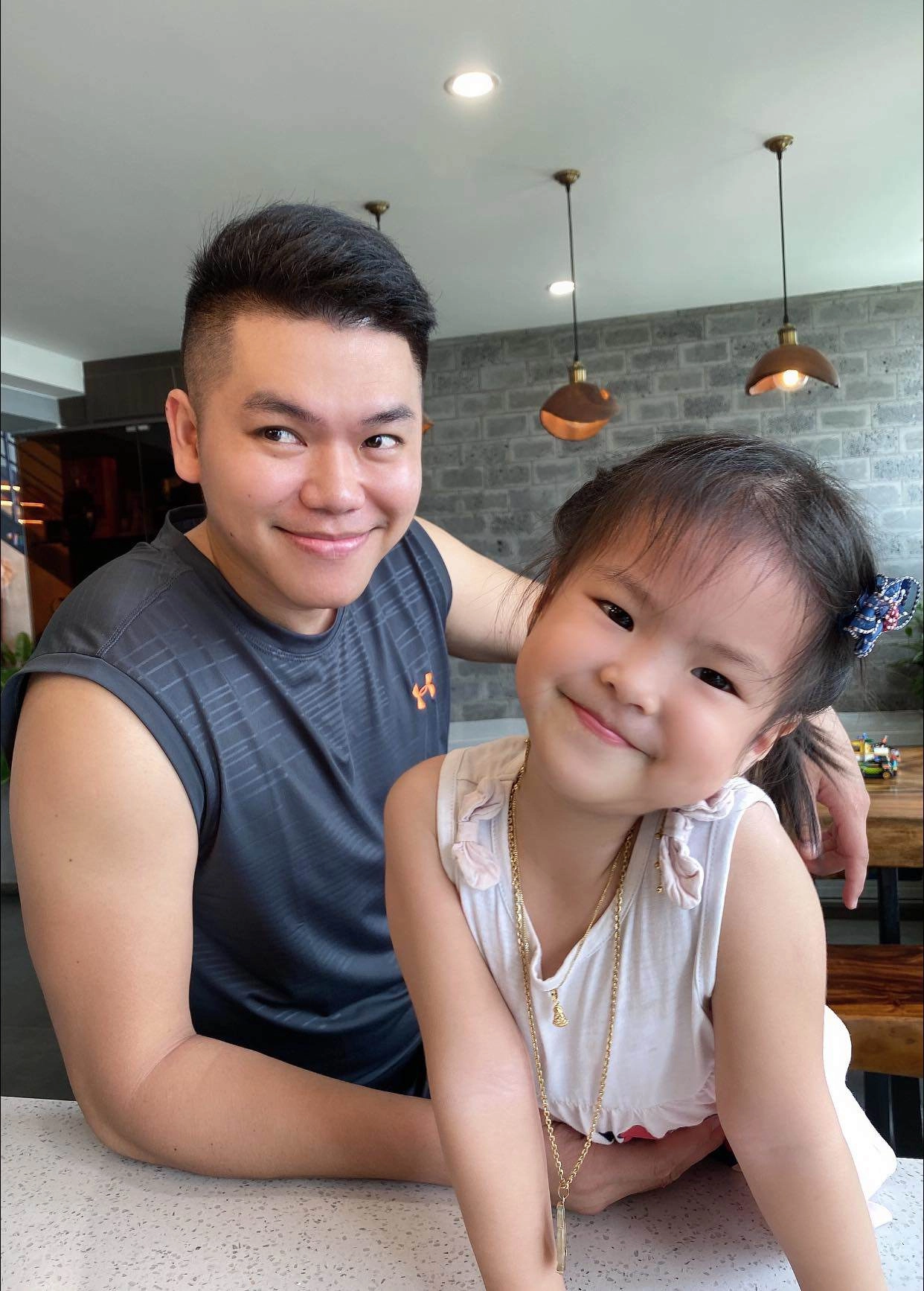 Lê phương sinh con gái cho chồng kém 7 tuổi điển trai bé càng lớn càng giống bố y đúc - 2
