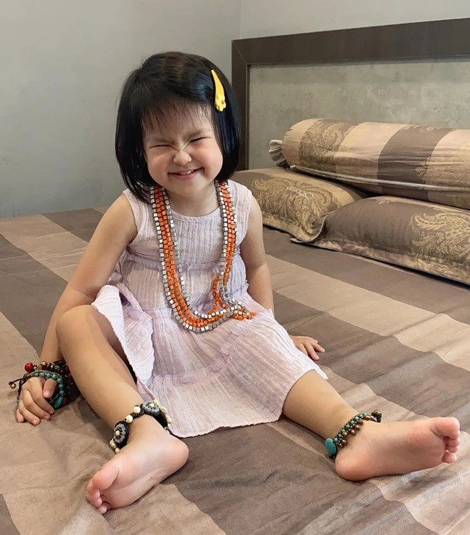 Lê phương sinh con gái cho chồng kém 7 tuổi điển trai bé càng lớn càng giống bố y đúc - 10