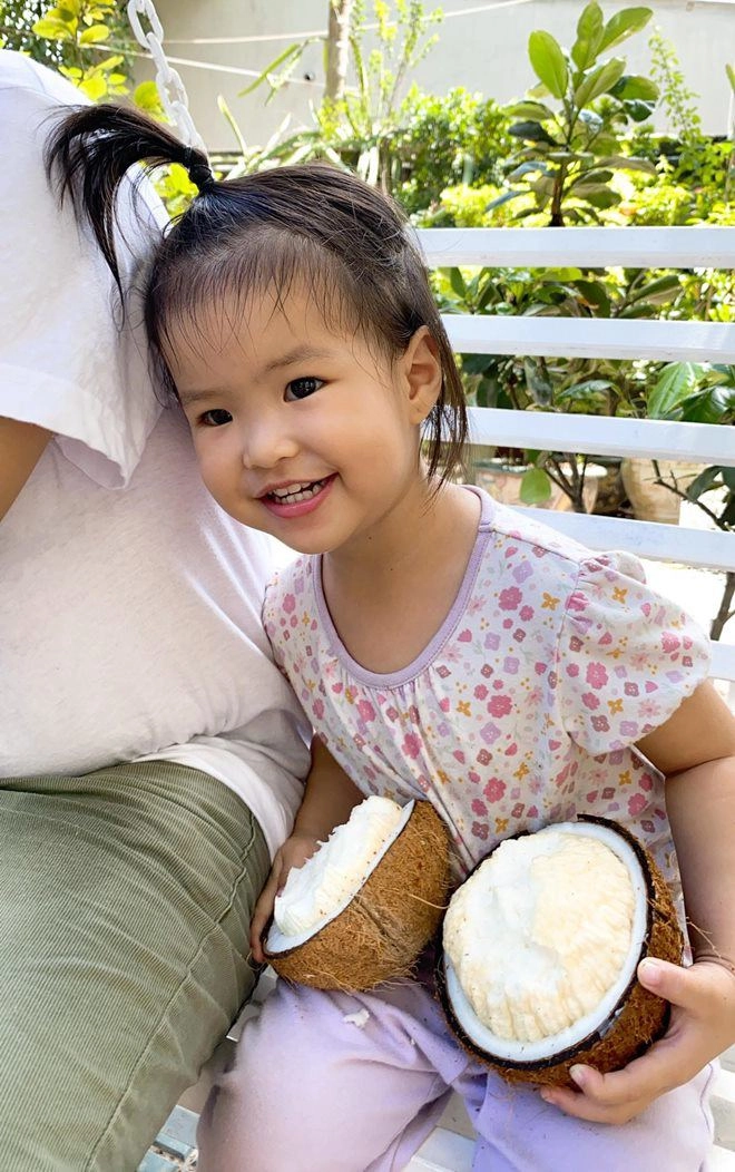 Lê phương sinh con gái cho chồng kém 7 tuổi điển trai bé càng lớn càng giống bố y đúc - 14