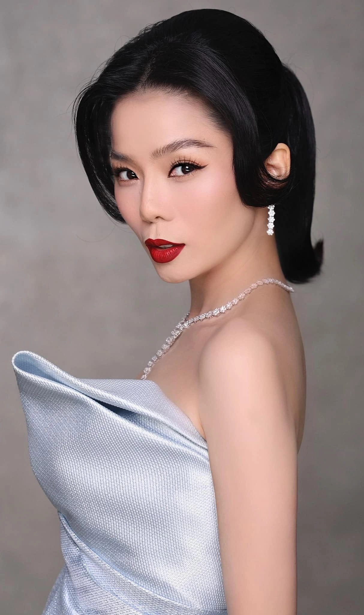 Lệ quyên diện áo dài catwalk bị chê cđm lo lắng cho vị trí bgk miss world vietnam - 5