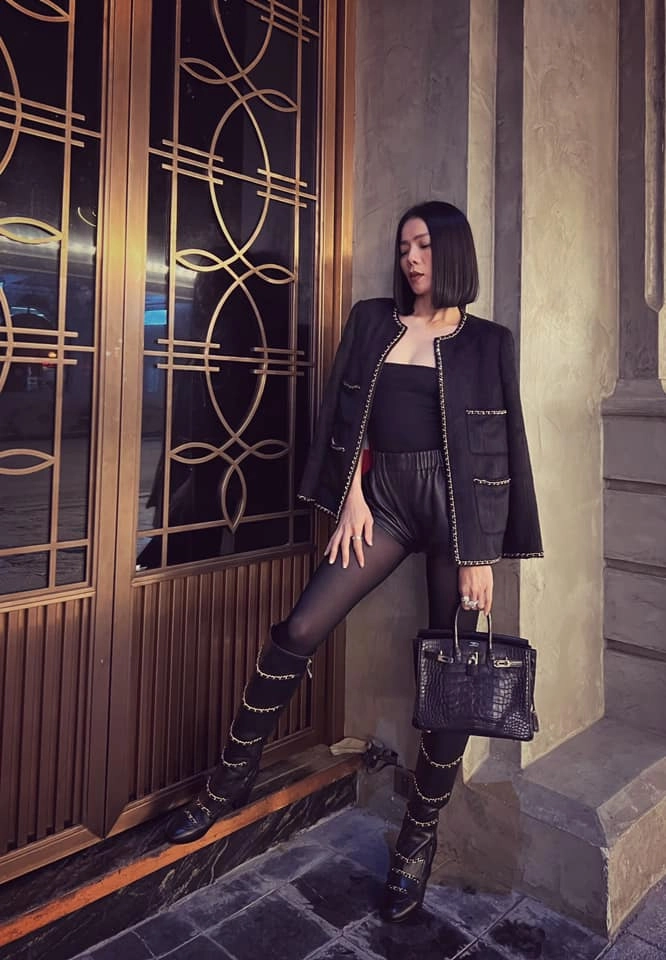 Lệ quyên diện áo dài catwalk bị chê cđm lo lắng cho vị trí bgk miss world vietnam - 12