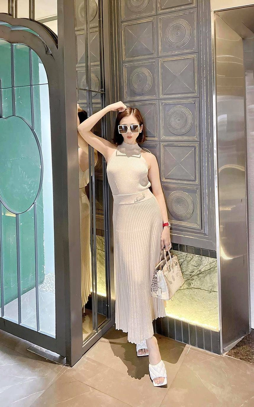 Lệ quyên khoe kim cương lấp lánh cũng chưa hot bằng set đồ tập ôm sát hình thể - 18