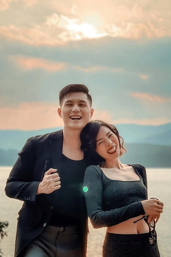 Lệ quyên trương ngọc ánh làm mẹ đơn thân tuổi u40 lột xác như thiếu nữ trai trẻ say đắm - 1