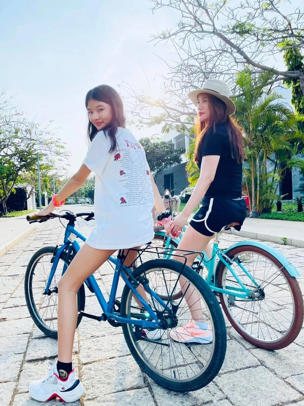 Lệ quyên trương ngọc ánh làm mẹ đơn thân tuổi u40 lột xác như thiếu nữ trai trẻ say đắm - 12
