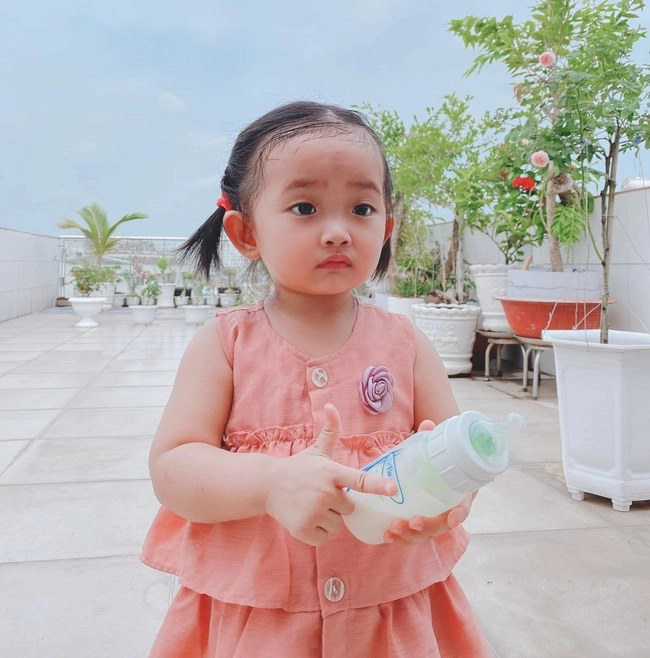 Liên tục bị nói đáng thươngvì đẻ thuê khánh thi chứng minh con gái xinh giống mẹ - 11