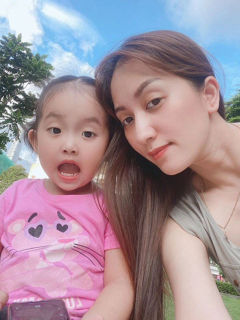 Liên tục bị nói đáng thươngvì đẻ thuê khánh thi chứng minh con gái xinh giống mẹ - 14