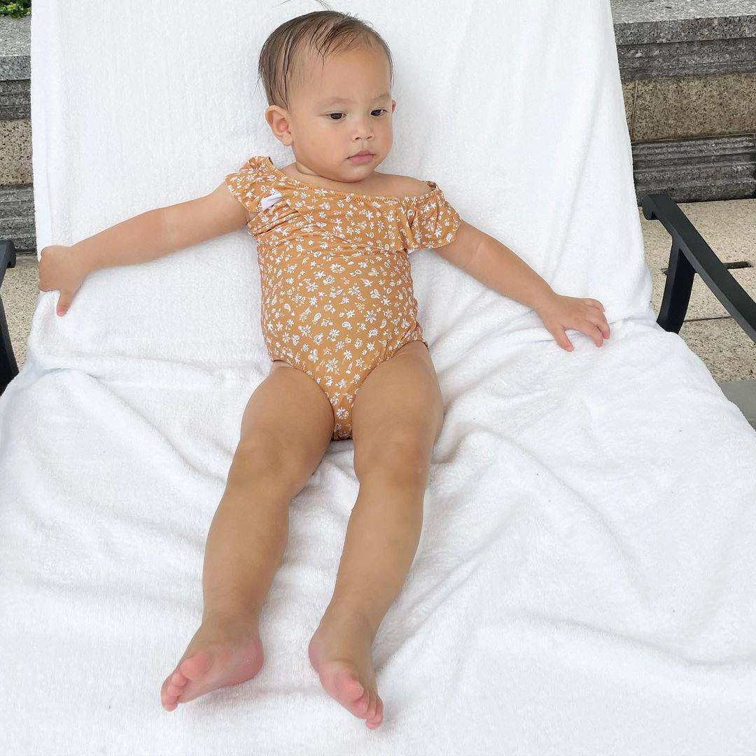 Lisa diện đồ bơi mới 1 tuổi nhưng chân dài thẳng tắp dự đoán soán ngôi mẹ hà hồ - 10
