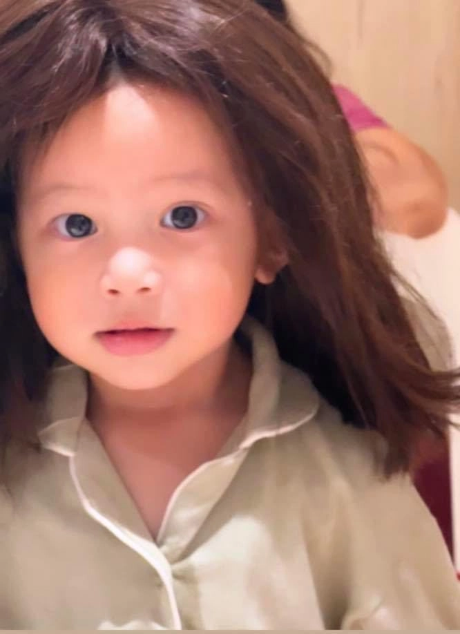 Lisa nhà hồ ngọc hà hài hước trong diện mạo tóc dài trông khác lạ suýt nhận không ra - 3