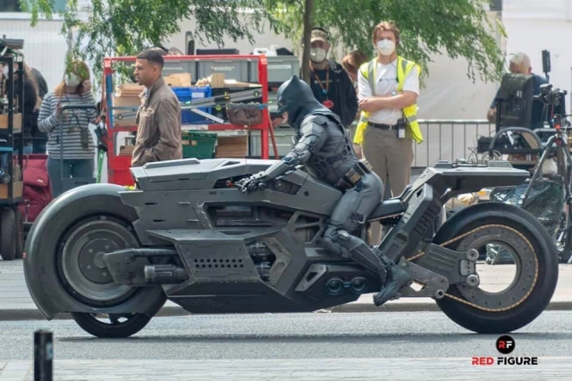 Lộ diện mẫu xe độ batcycle của siêu anh hùng người dơi - 1