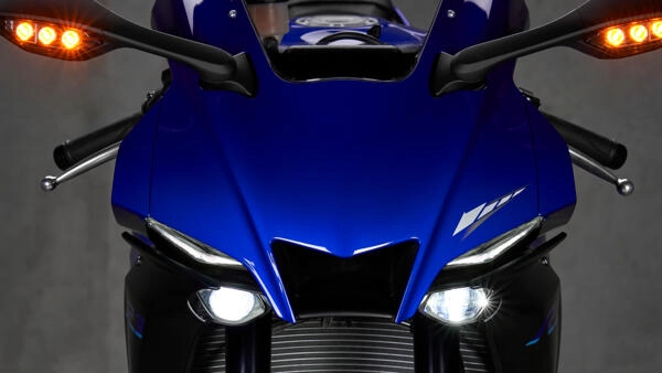 Lộ diện yamaha r1 2022 ăn theo phong cách của đàn em r7 - 1