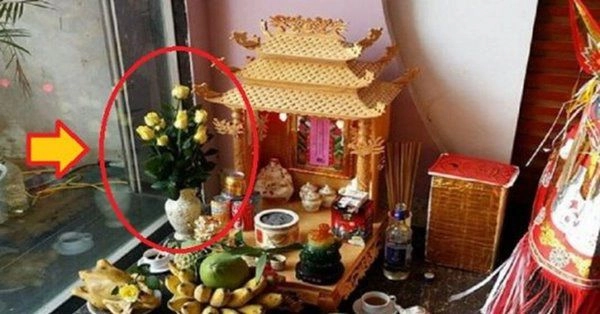 Lọ hoa trên bàn thờ đặt bên trái hay bên phải tới giờ vẫn nhiều nhà làm sai - 3