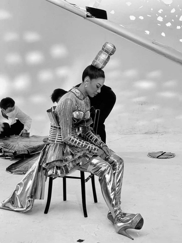 Loạt ảnh chưa từng công bố của kim duyên gạt phăng tranh cãi vào top 16 nhờ bình chọn - 5