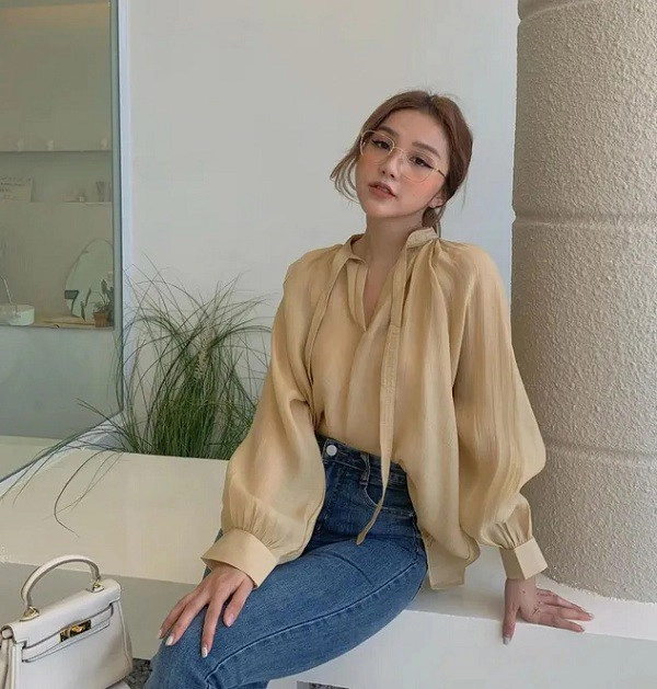 Loạt công thức phối đồ xinh xẻo với áo blouse dài tay nàng lưu ngay để style được nâng tầm - 2