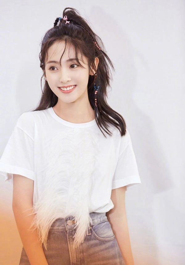 Loạt mỹ nhân bất chấp nguy hiểm bơm chất làm trắng da để vịt hóa thiên nga - 20