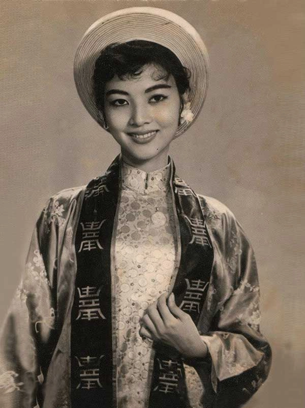 Loạt ngôi sao đánh mất nhan sắc do di chứng thẩm mỹ - 3