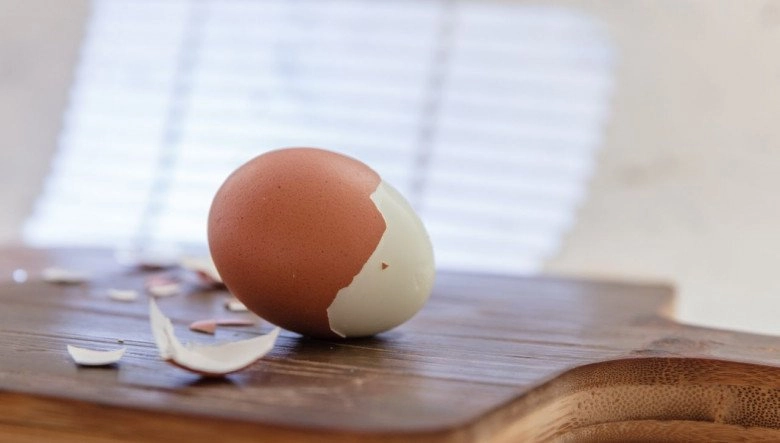 Luộc trứng đừng dại cho ngay vào nồi nhớ làm điều này trước trứng không nứt lại dễ bóc vỏ - 5
