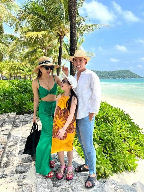Lý bình bị chỉ trích vì hôn con gái riêng phương trinh đời thực còn nhiều hành động tình cảm khác - 14