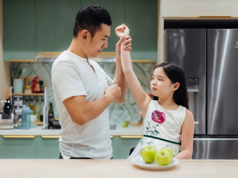 Lý bình tôi và người cũ của phương trinh joile từng cùng đến bệnh viện chăm sóc con - 5